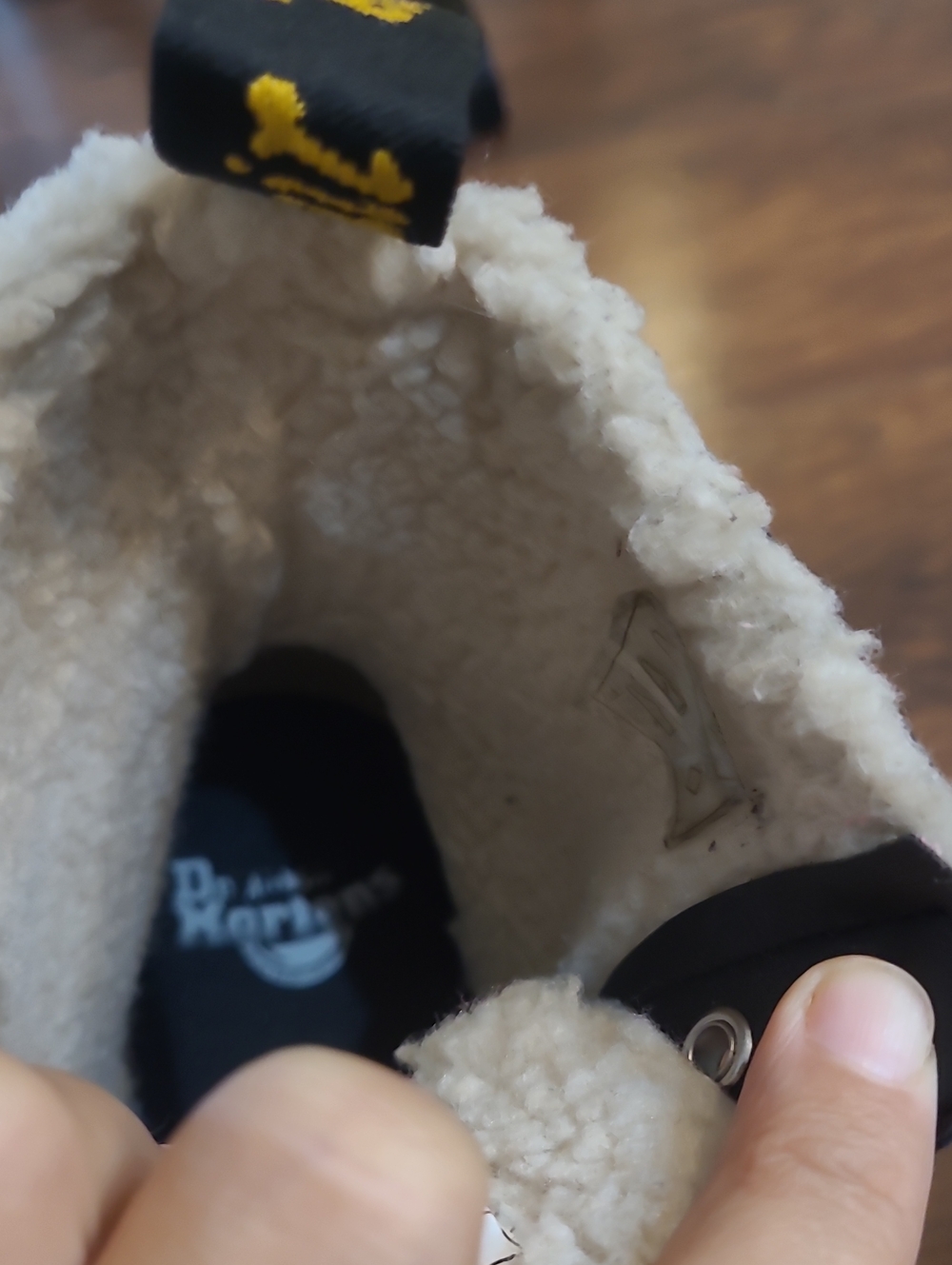 Dr. Martens Black Lace-Up Faux Fur Ankle Boots Ladies 8 Mens 7 - Picture 5 of 9